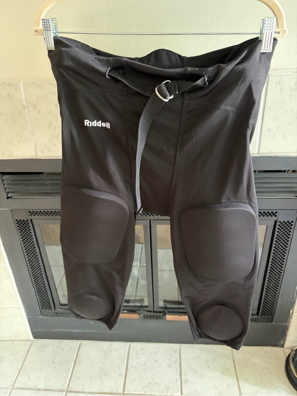 Riddell Adult XL Football Pants with Integrated Padding 7pc Black *Good*